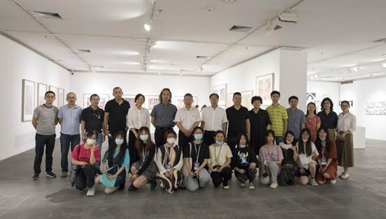 图1:绘画艺术学院2021年本科生毕业作品展开展现场